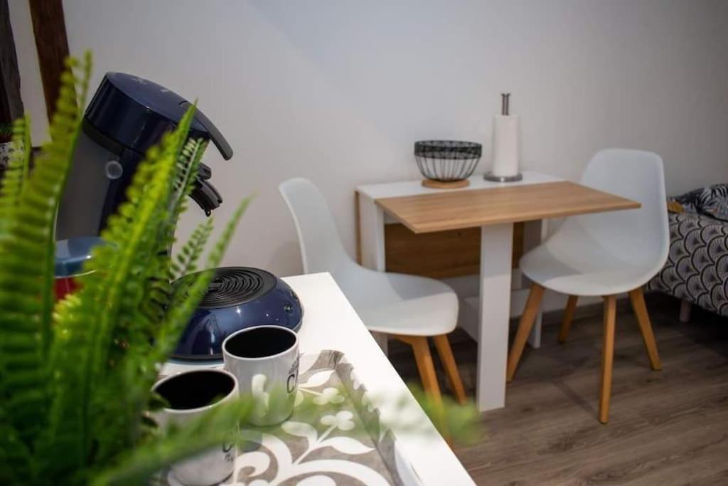 Studio Charmant Confortable Tv Centre Ville Лувье Экстерьер фото